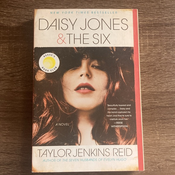 Bundle of 3 Used Books Daisy Jones & The Six, Where the Crawdads Sing,Red White. - Picture 5 of 6